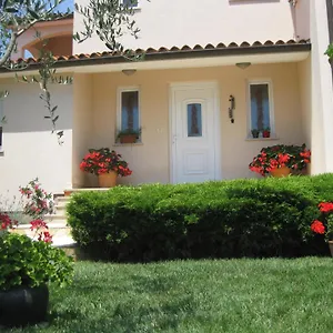 https://apartments-irena-fazana.in-istria.net