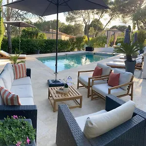 https://villa-a-letage-avec-piscine-proche-bord-de-mer.fr-provencehotel.com